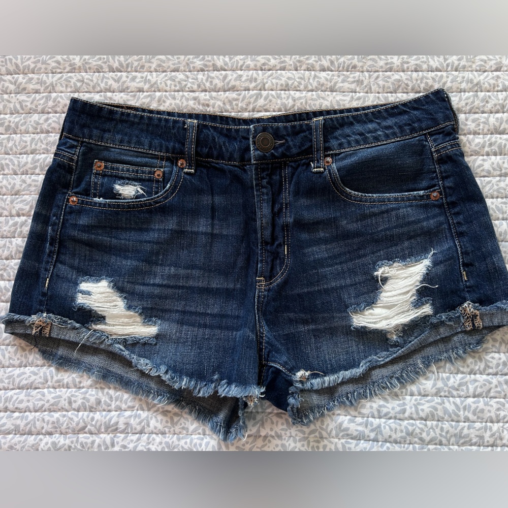 American Eagle Dark Blue Distressed Jean Shorts Tomgirl Shortie NWOT size 8